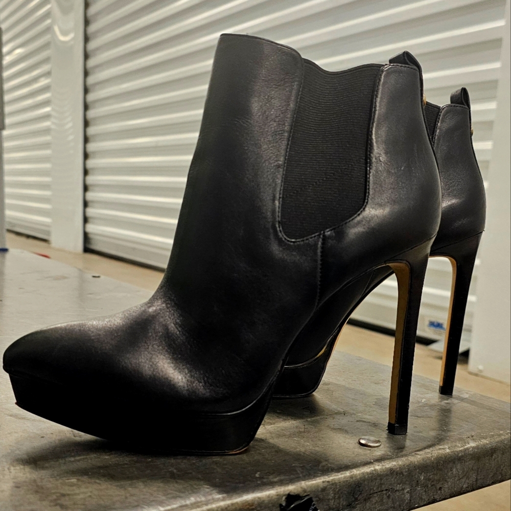 MICHAEL KORS - Meadow Ankle Boot - 7½ - Picture 2 of 5